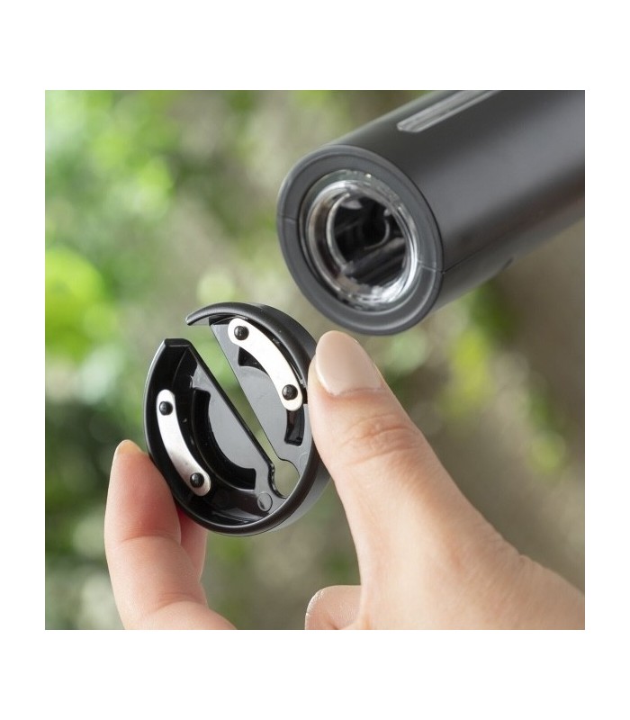 Tire-bouchon électrique noir à piles avec coupe-capsule