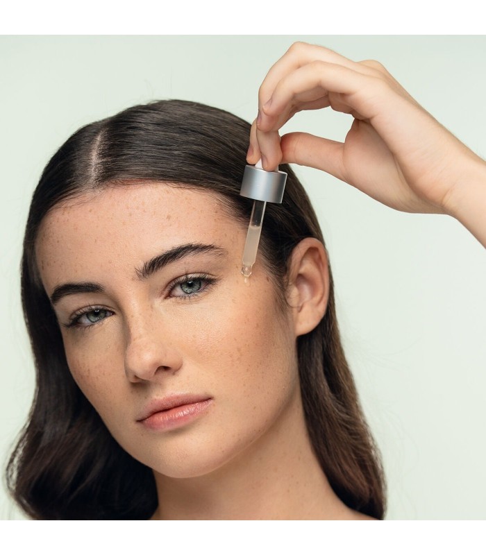 Réflexion durant une seconde Pack routine de soin visage et corps au CBD – InnovaGoods