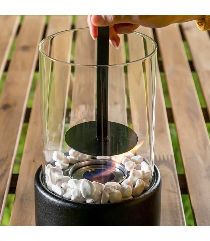 Réflexion durant une seconde Heatfir – cheminée de table noire au bioéthanol InnovaGoods