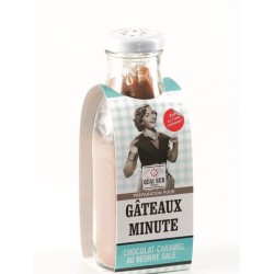 Préparation gâteau minute choco-caramel au beurre salé