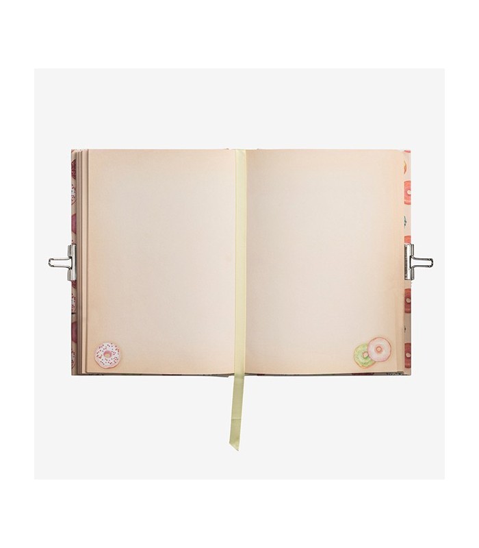 Journal intime avec cadenas, donuts