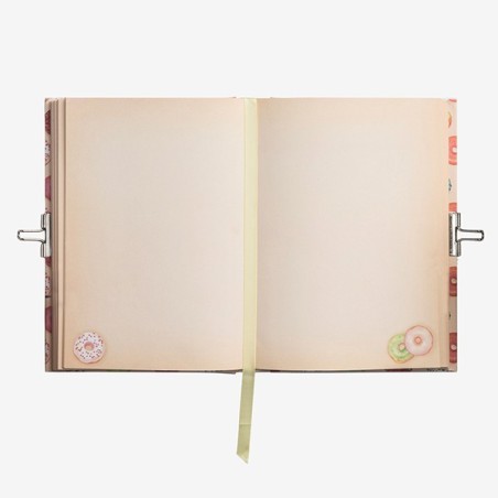 Journal intime avec cadenas, donuts