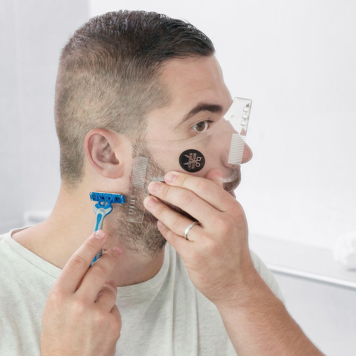 accessoire-de-rasage-barbe-en-polycarbonate-transparent