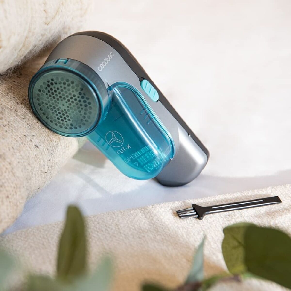 rasoir-textile-cecotec-cut-x-4500-pour-enlever-les-peluches