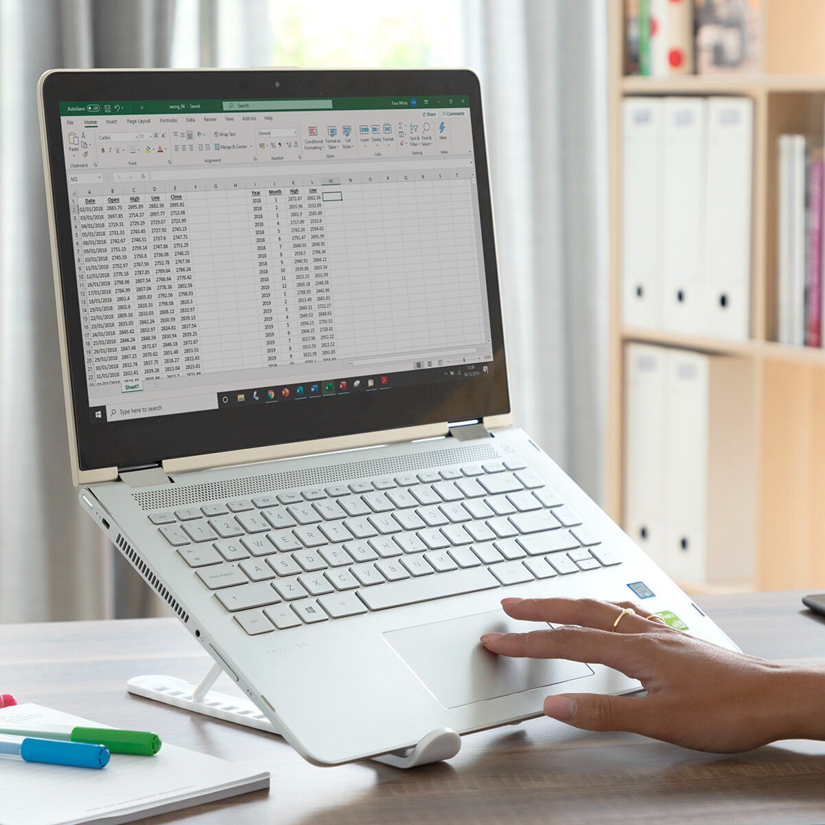 support-de-travail-polyvalent-pour-ordinateurs-tablettes-et-ebooks