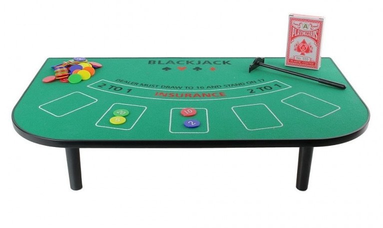 jeu-de-blackjack-de-table-format-compact-avec-accessoires-complets
